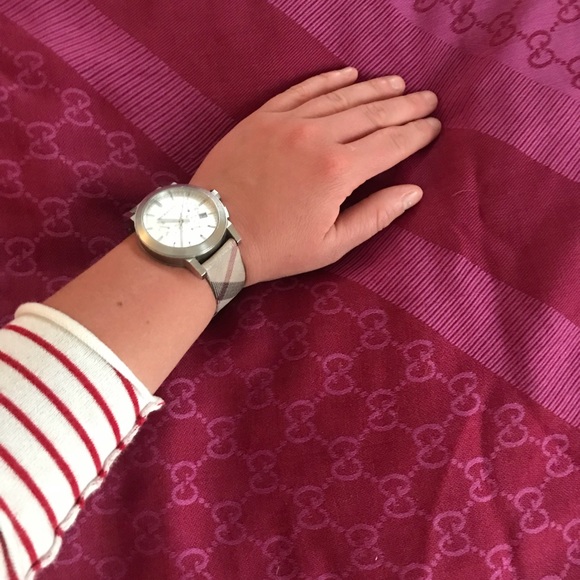 Women’s Authentic Burberry Watch. - Picture 6 of 7